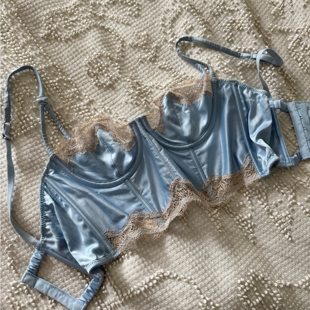 Elegant Blue Lace Trim Bustier